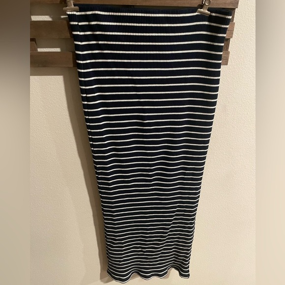 Elodie blue & white long maxi skirt striped size Medium - Picture 1 of 4